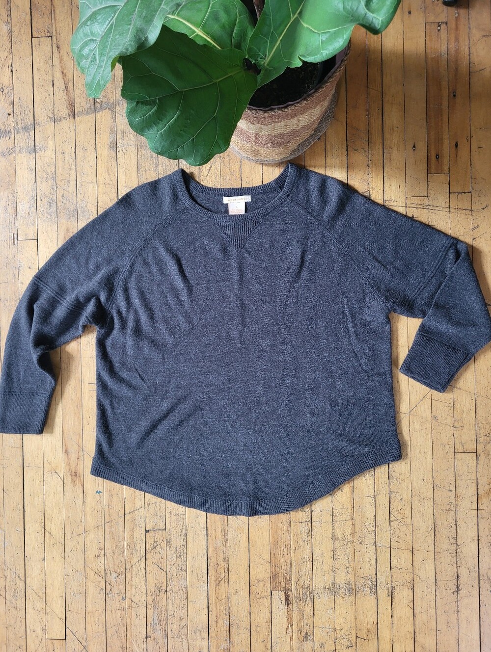 Women's Dark Gray Sweet Romeo Soft crew neck sweater Rounded Hem Sz L